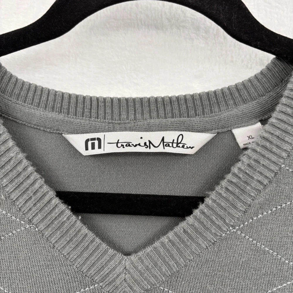 Travis Matthew Pullover‎ Sweater VNeck XL Gray Diamond Pattern